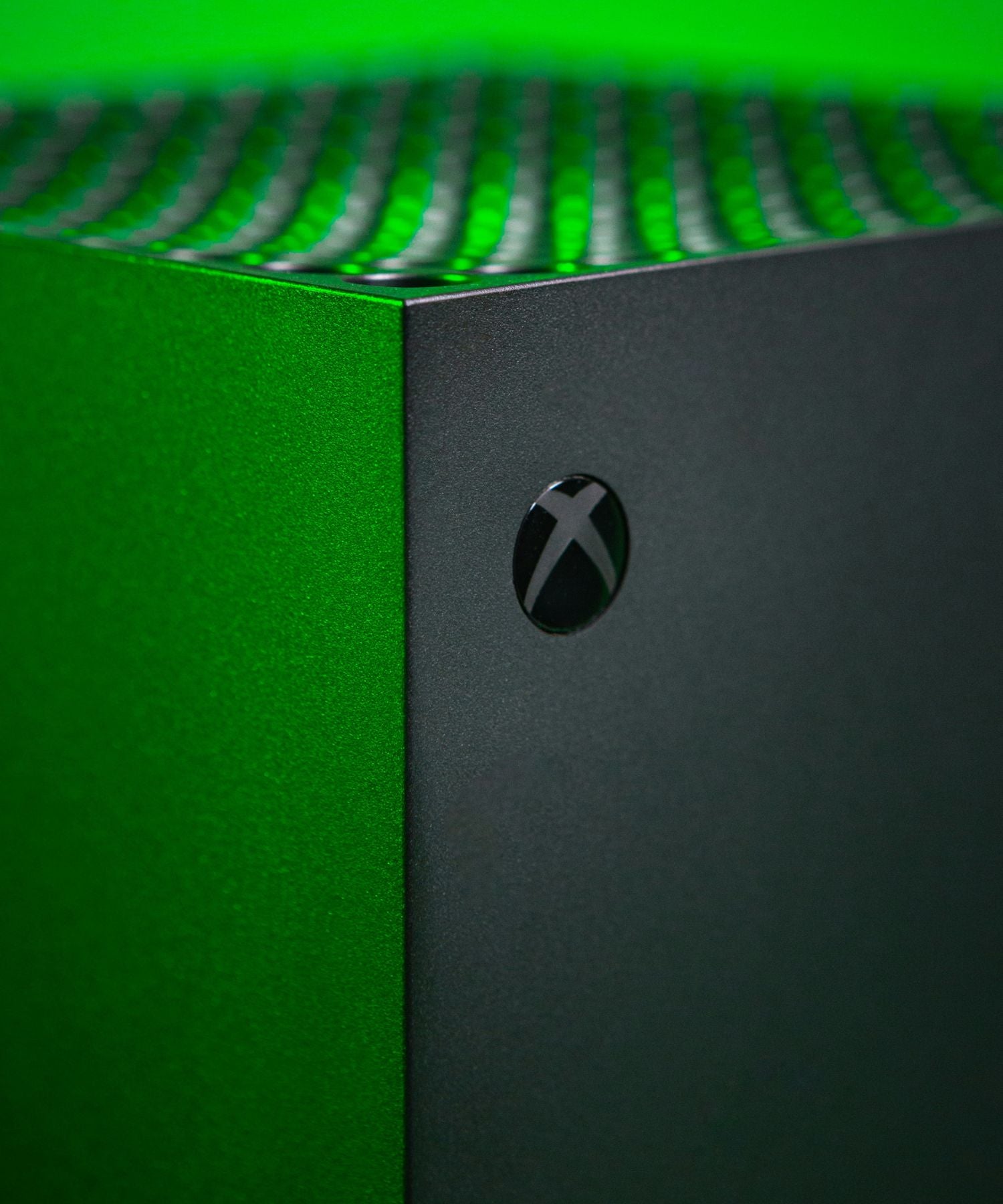 Xbox Series X éclairée d'une lumière verte