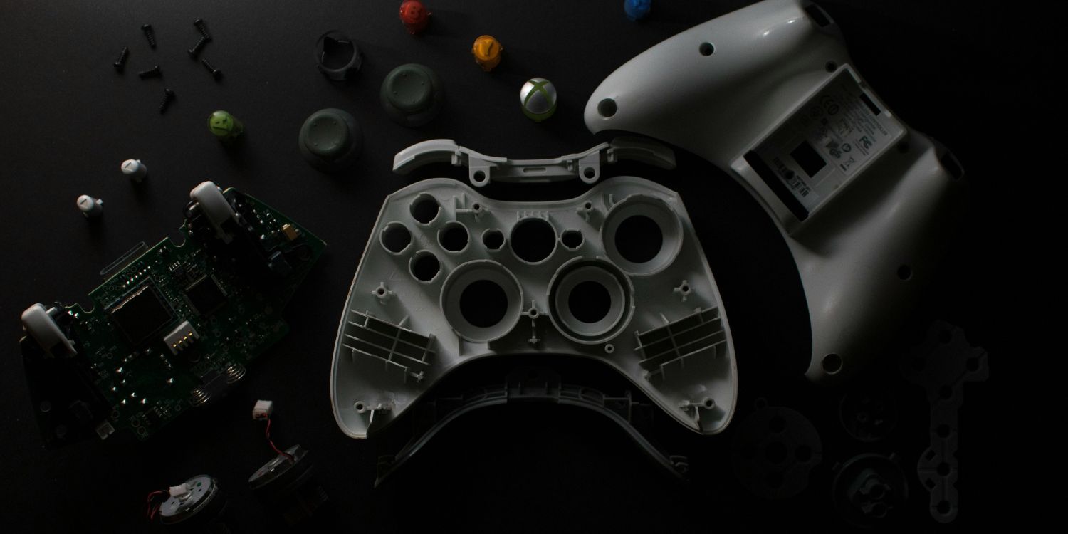 Manette Xbox démontée avec ses composants visibles